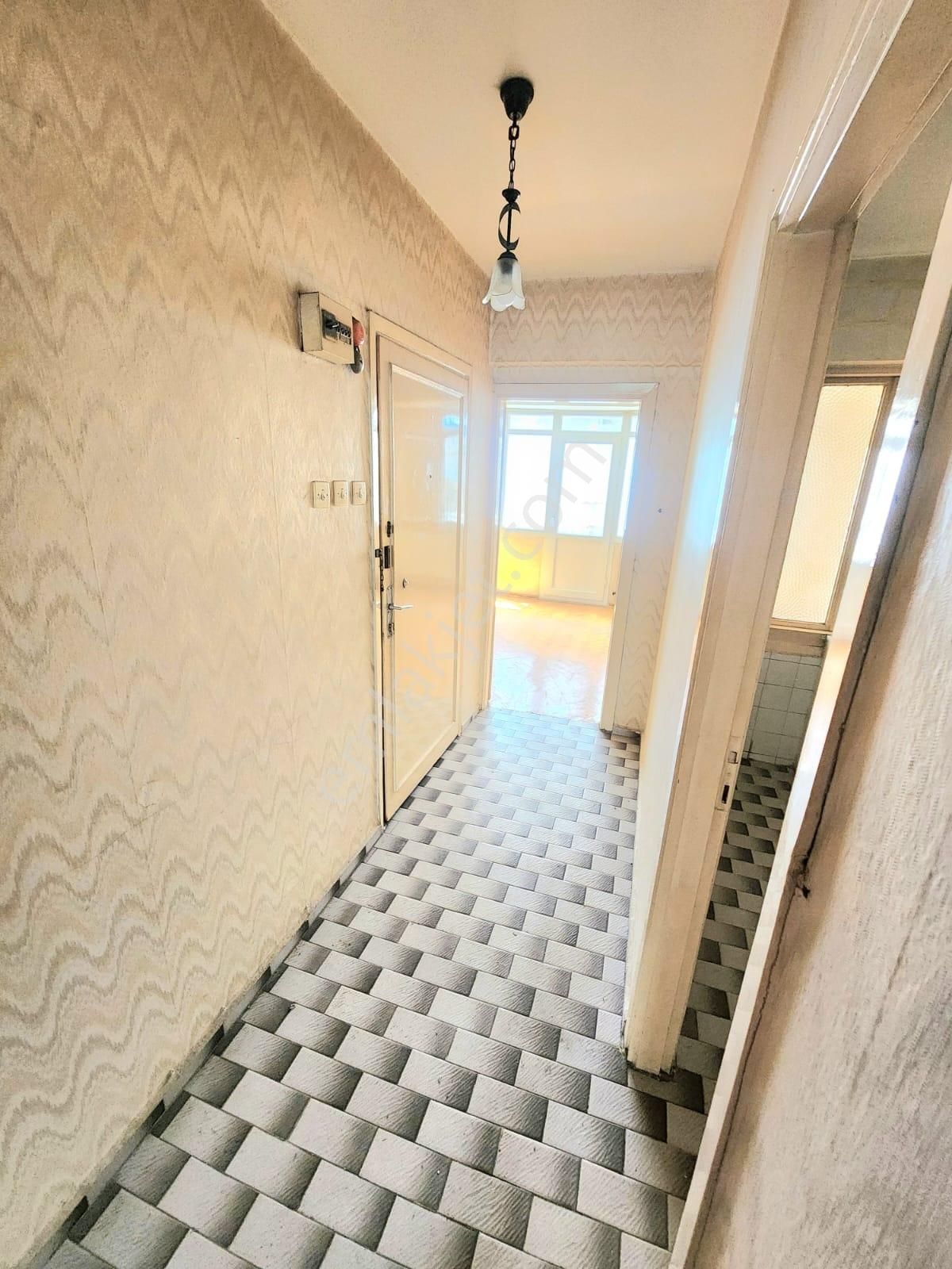 K.yaka Çarşı Yakını Arakat Çit Cephe Çift Balkon 3+1 120 M2 - Görsel 14