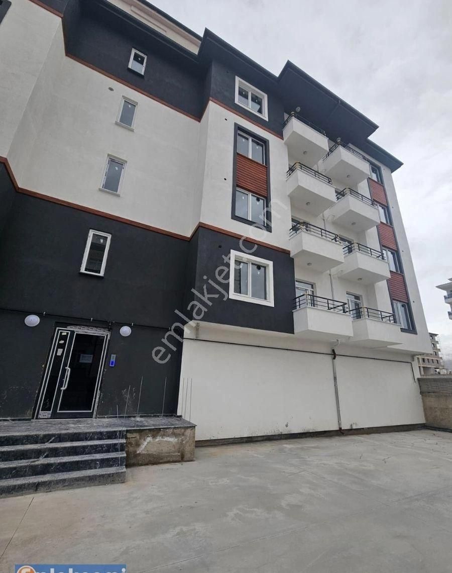 Emlaknomi'den Hastane Civarı Satılık Sıfır 1+1 Daire