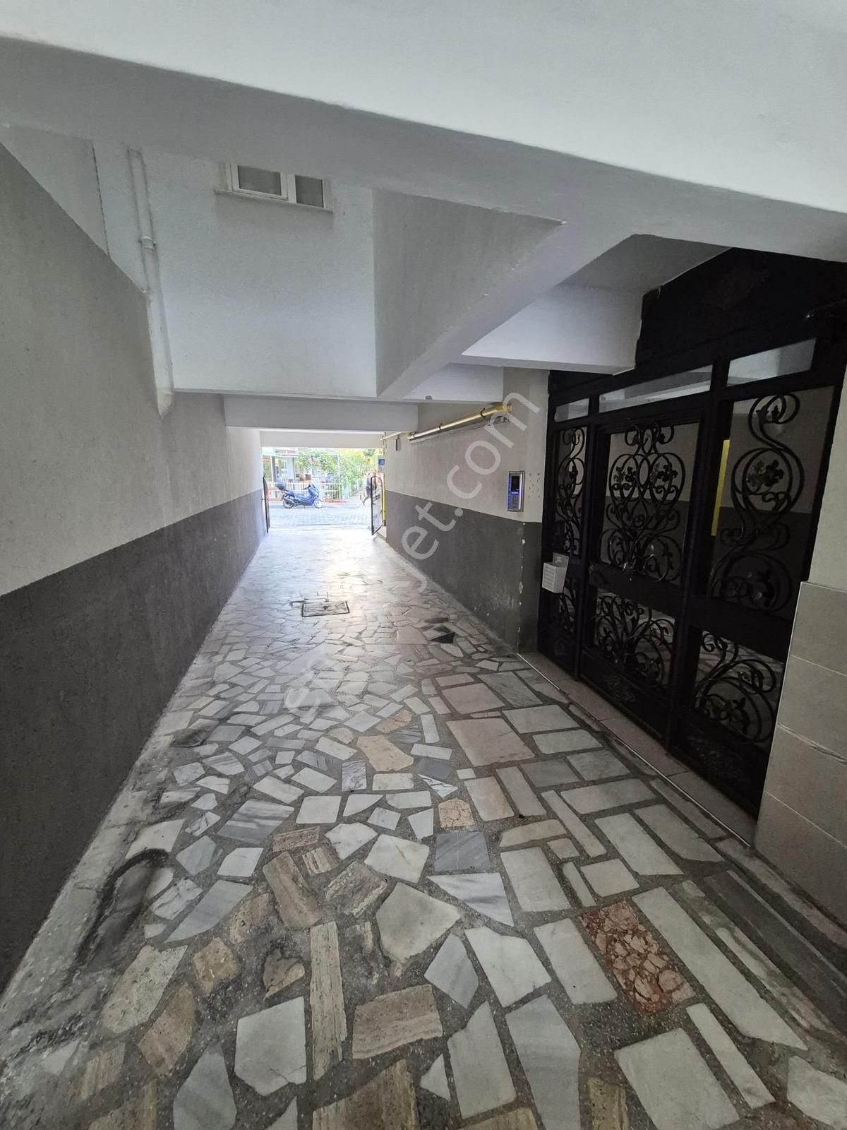 Bahariye Mah. Önü Açık Asasörlü D.gazlı Otoparklı 2+1 100 M2 - Görsel 19