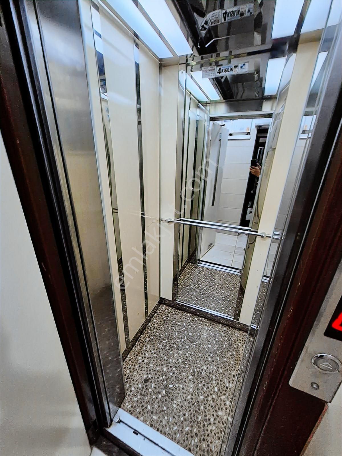 Bahariye Mah. Önü Açık Asasörlü D.gazlı Otoparklı 2+1 100 M2 - Görsel 3