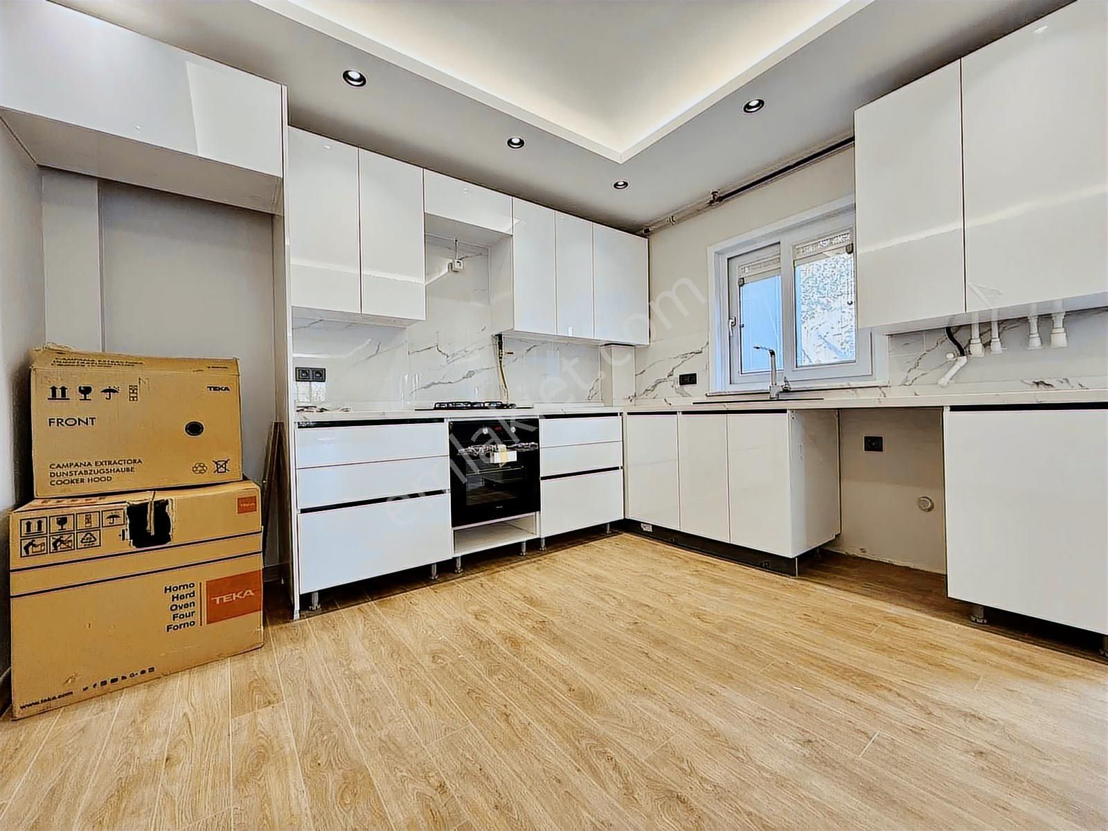 Çengelköyde____site İçinde______masrafsız 300 M2 Triplex Villa - Görsel 33