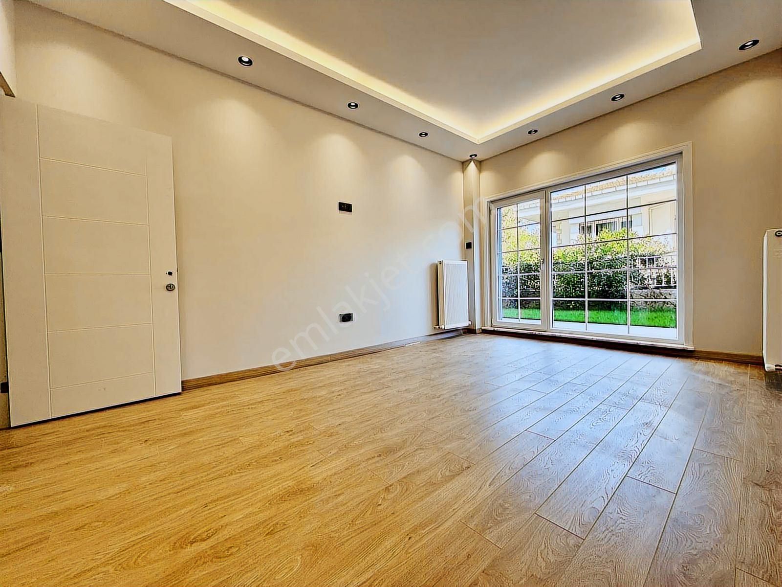 Çengelköyde____site İçinde______masrafsız 300 M2 Triplex Villa - Görsel 8