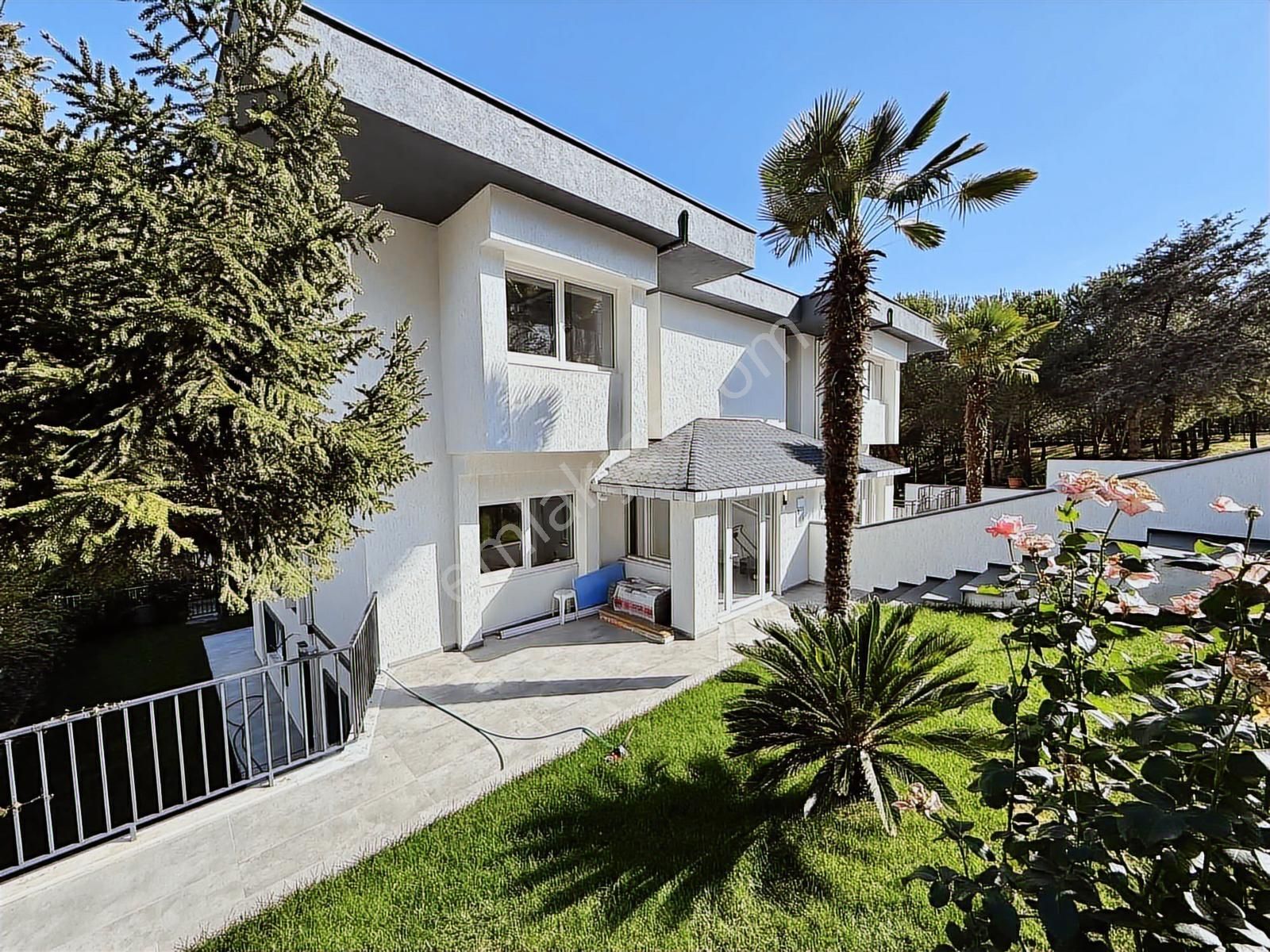 Çengelköyde____site İçinde______masrafsız 300 M2 Triplex Villa - Görsel 29