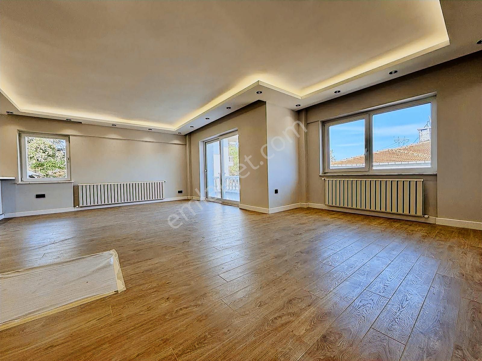 Çengelköyde____site İçinde______masrafsız 300 M2 Triplex Villa - Görsel 3