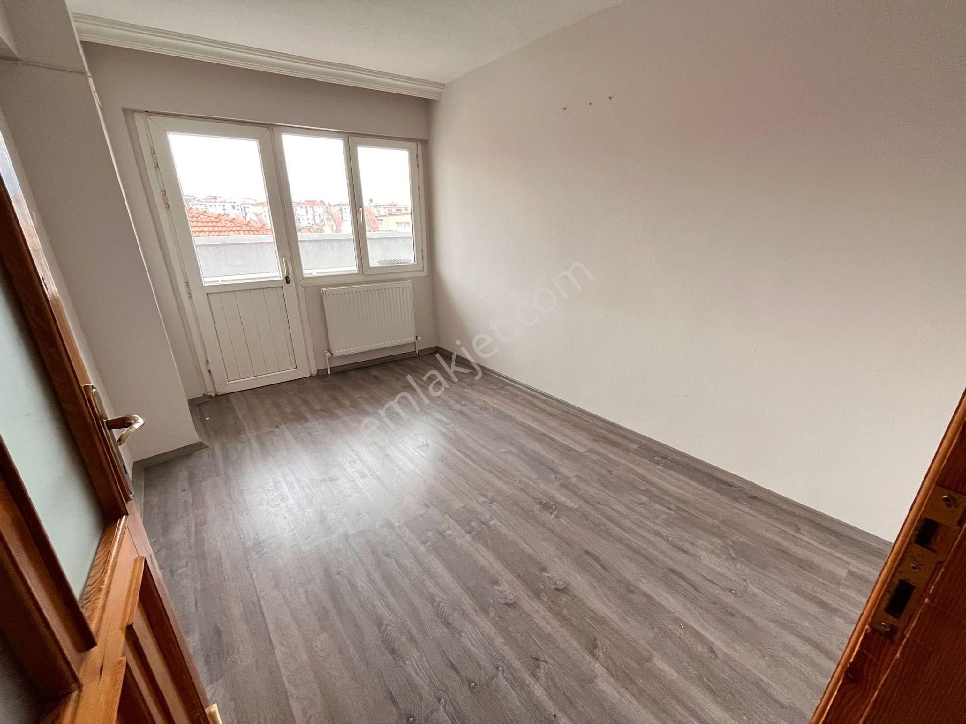 Buca İşçi Evlerinde Vergi Dairesi Yakını 2+1 Köşe Satılık - Görsel 5