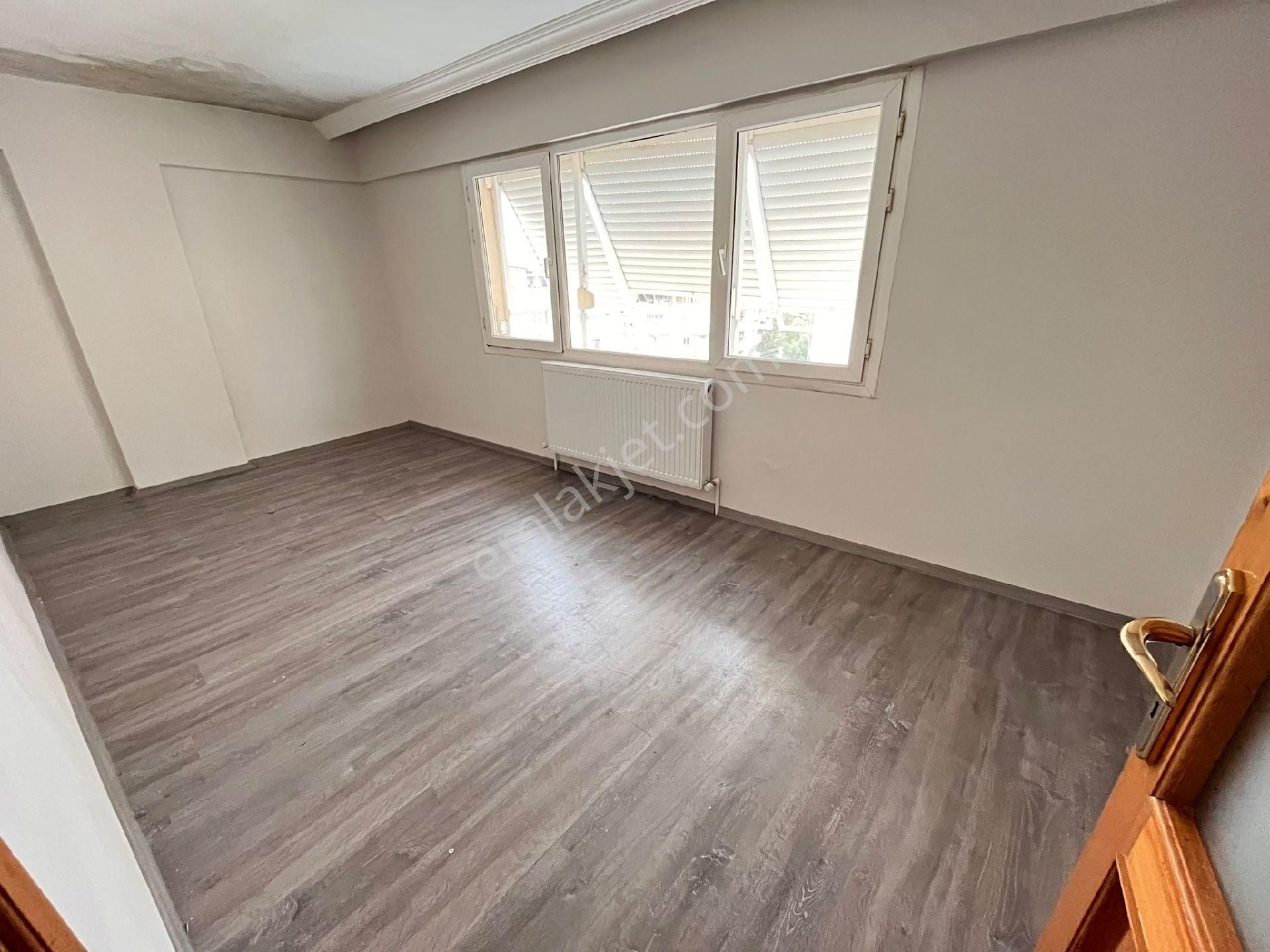 Buca İşçi Evlerinde Vergi Dairesi Yakını 2+1 Köşe Satılık - Görsel 3