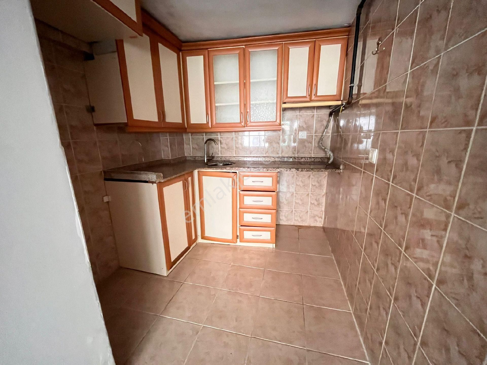 Buca İşçi Evlerinde Vergi Dairesi Yakını 2+1 Köşe Satılık - Görsel 16