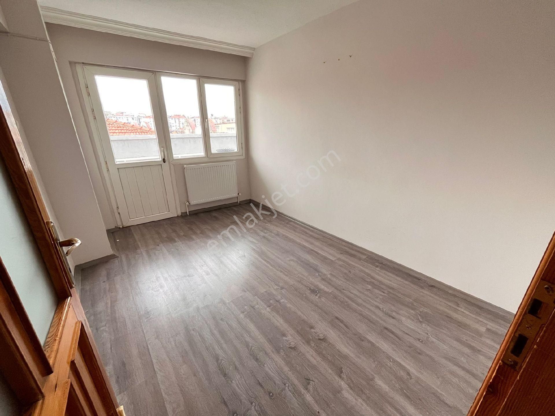 Buca İşçi Evlerinde Vergi Dairesi Yakını 2+1 Köşe Satılık - Görsel 2