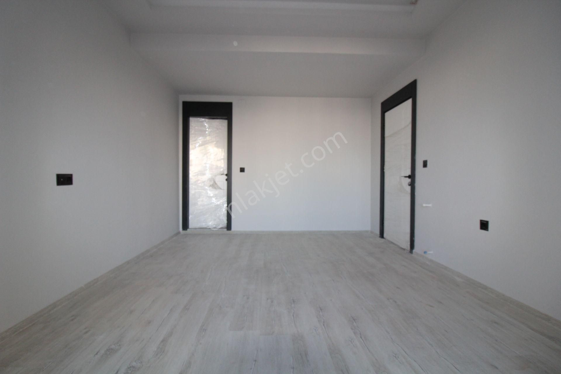 Aslan'dan Anayola Ve Sahile Yakın Havuzlu Geniş 2+1 - Görsel 14