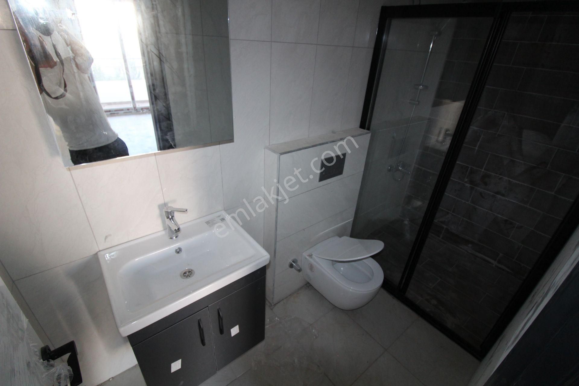 Aslan'dan Anayola Ve Sahile Yakın Havuzlu Geniş 2+1 - Görsel 18