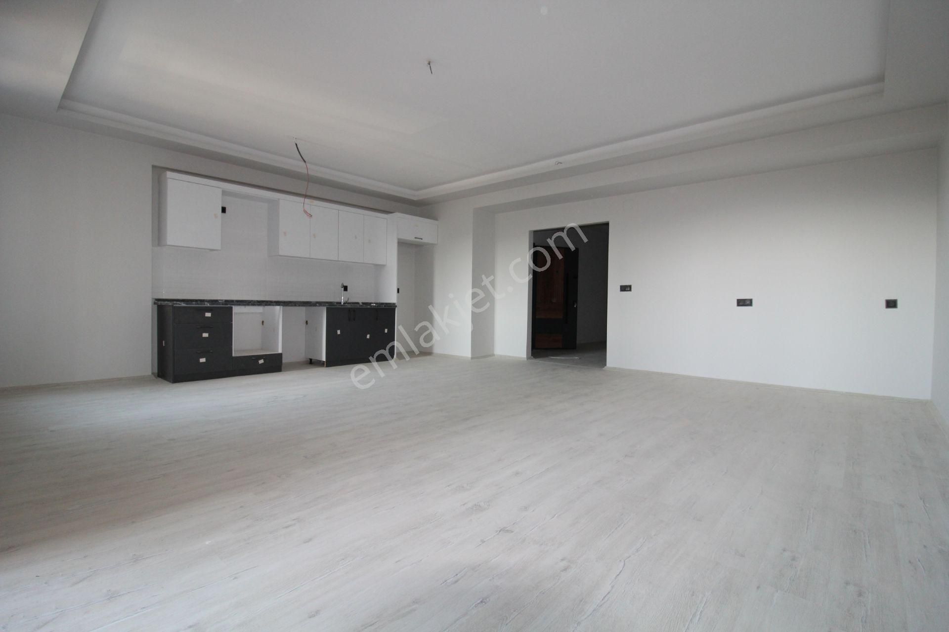 Aslan'dan Anayola Ve Sahile Yakın Havuzlu Geniş 2+1 - Görsel 3