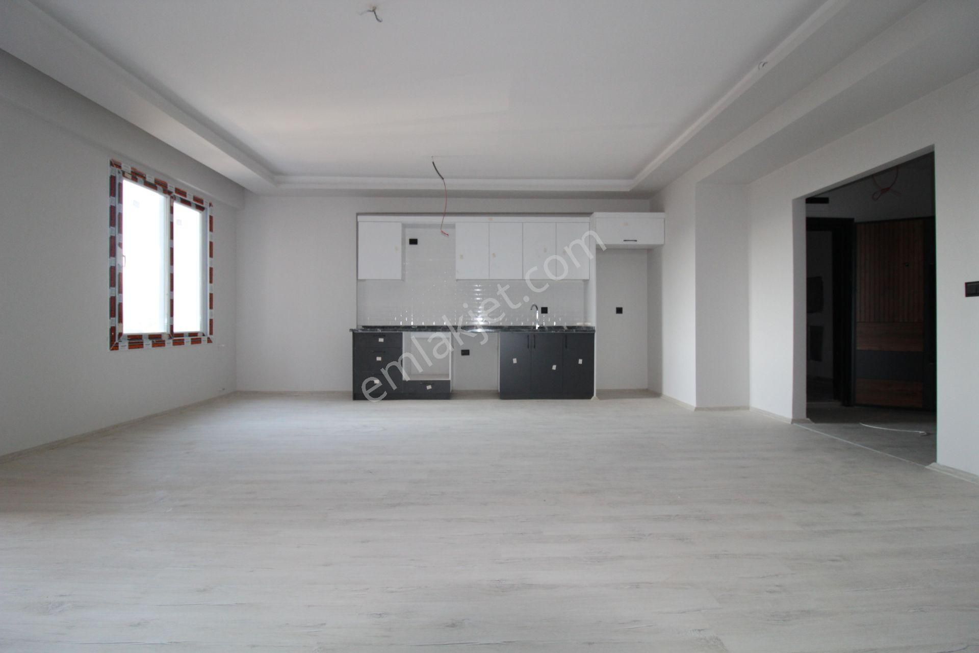 Aslan'dan Anayola Ve Sahile Yakın Havuzlu Geniş 2+1 - Görsel 2