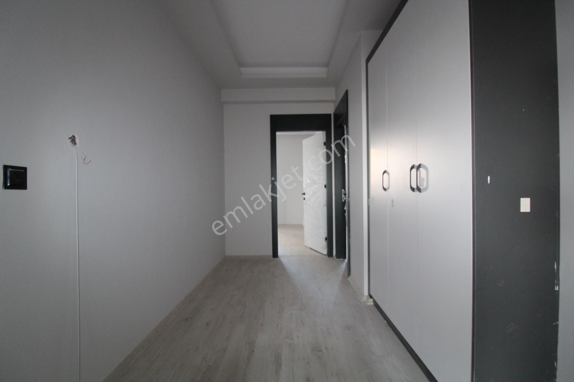 Aslan'dan Anayola Ve Sahile Yakın Havuzlu Geniş 2+1 - Görsel 8