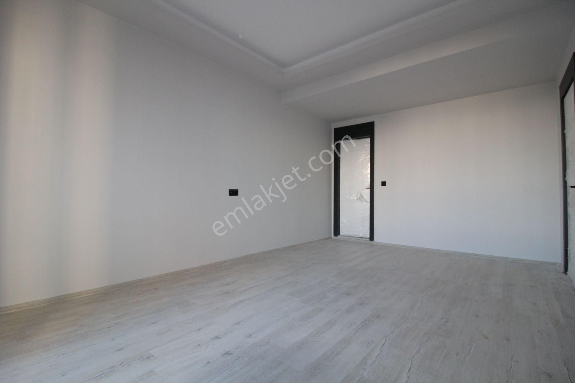 Aslan'dan Anayola Ve Sahile Yakın Havuzlu Geniş 2+1 - Görsel 15