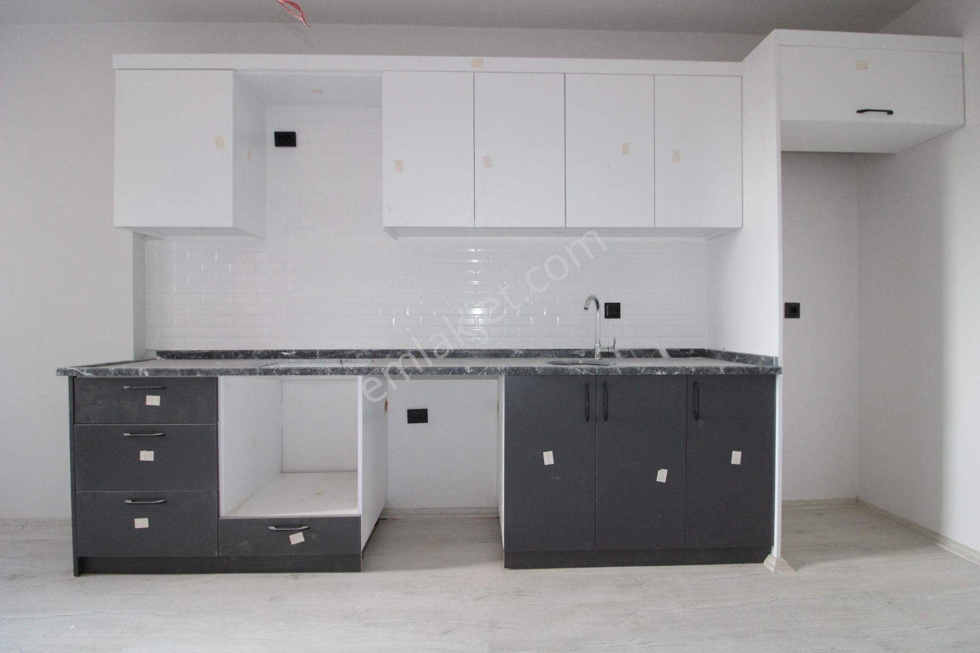 Aslan'dan Anayola Ve Sahile Yakın Havuzlu Geniş 2+1 - Görsel 4