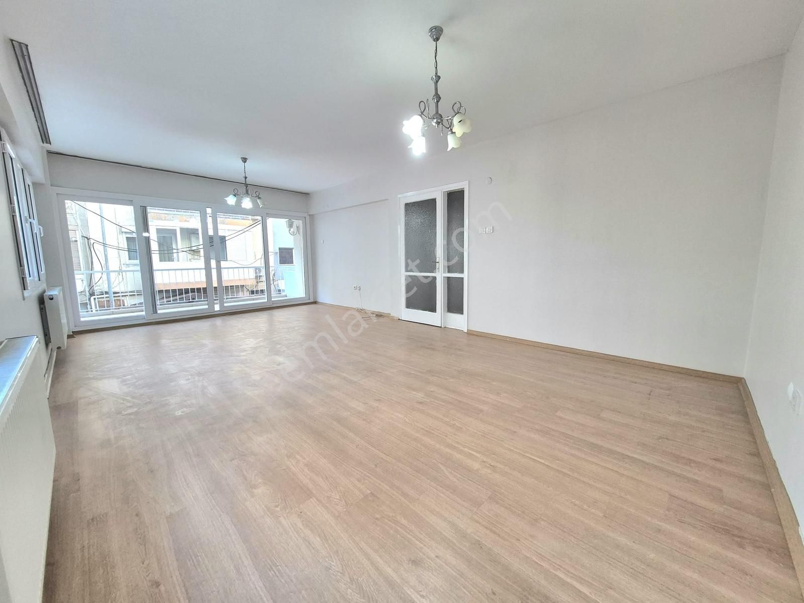 K.yaka Pazaryeri Ve Lise Yakını Köşe D.gazlı 3+1 140 M2 - Görsel 3