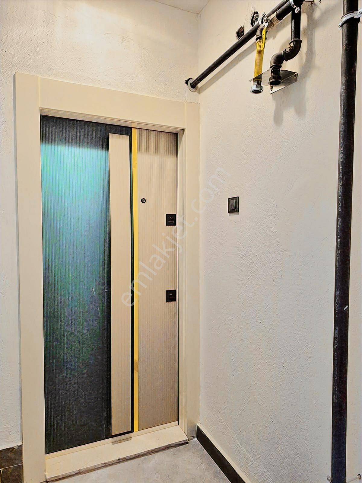 K.yaka Çarşı Ve Zübeyde Hanım Anıtı Yakını Ultura Lüks 2+1 90 M2 - Görsel 4