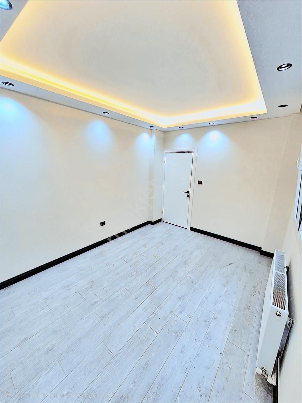 K.yaka Çarşı Ve Zübeyde Hanım Anıtı Yakını Ultura Lüks 2+1 90 M2 - Görsel 2