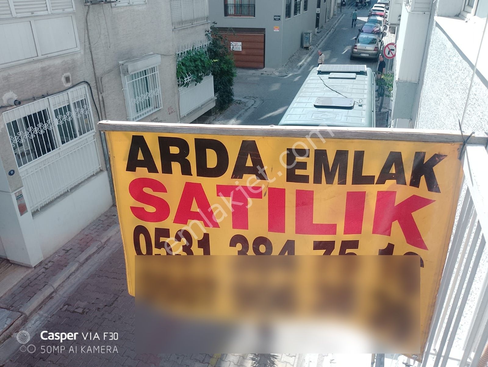 Karşıyaka Merkezde Sahil Ve İzban Yakını Çift Cephe Ara Kat.