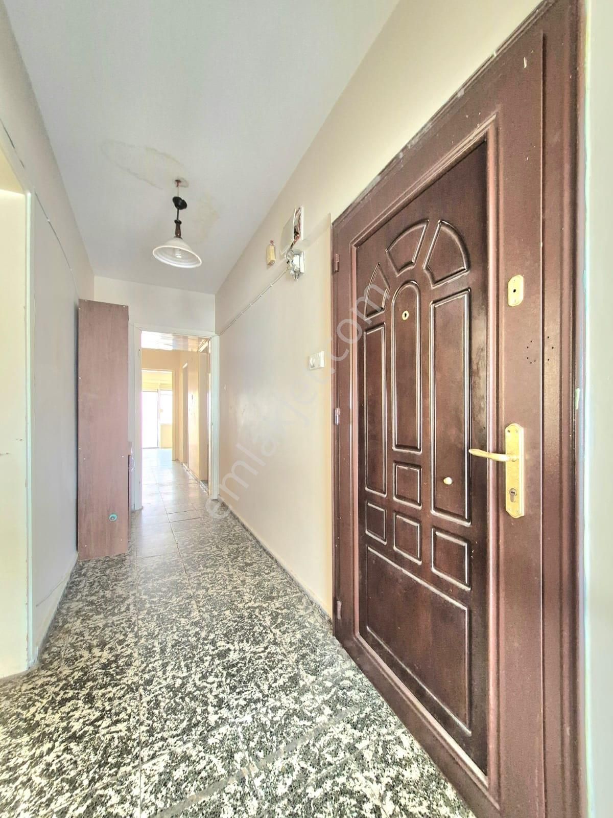 Bostanlı Vapur İskelesi Yakını Cemal Bülbül Sokak 2+1 90 M2 - Görsel 17