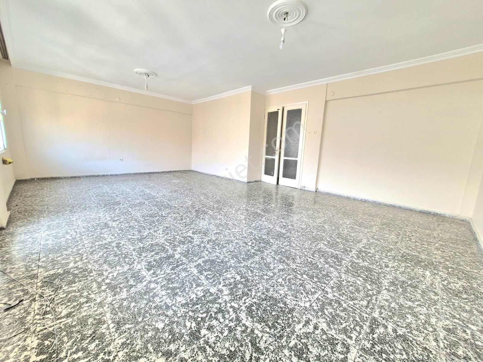 Bostanlı Vapur İskelesi Yakını Cemal Bülbül Sokak 2+1 90 M2 - Görsel 7