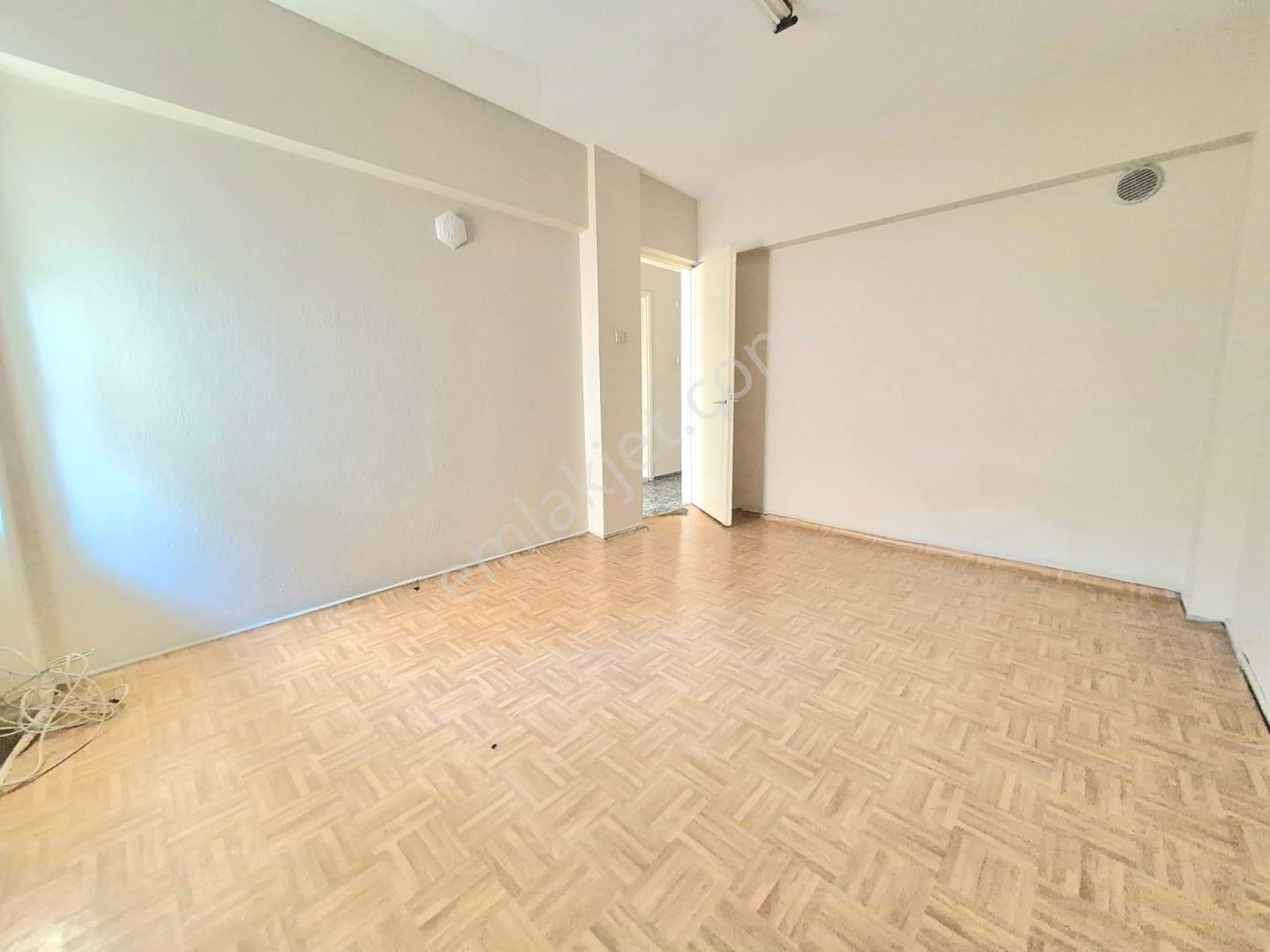 Bostanlı Vapur İskelesi Yakını Cemal Bülbül Sokak 2+1 90 M2 - Görsel 23