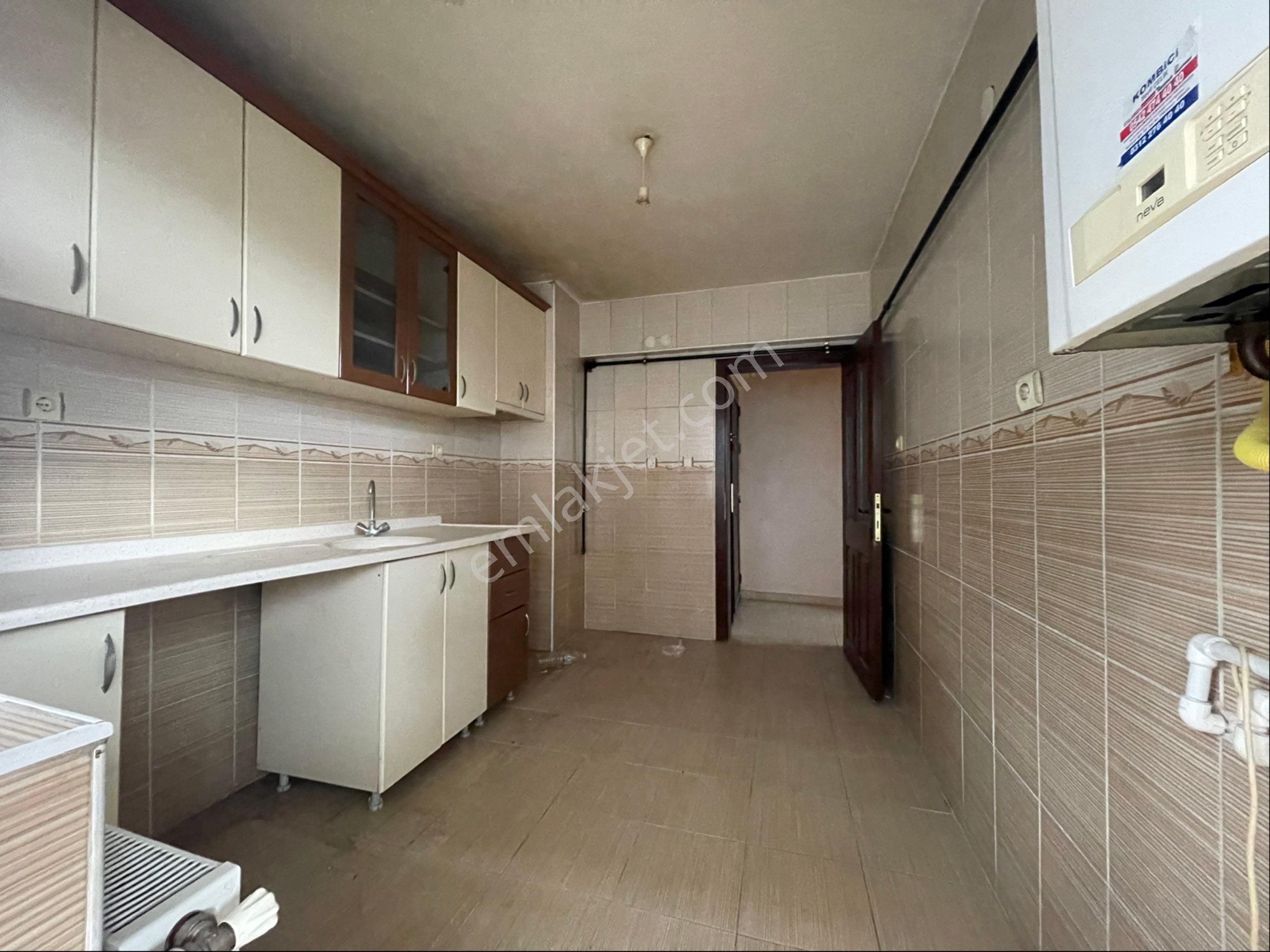 3 + 1 Sincan Yaşar Kemal Caddesi Üzerinde Malazgirt Mahallesi Köşebaşı Kiralık Asansörlü Daire