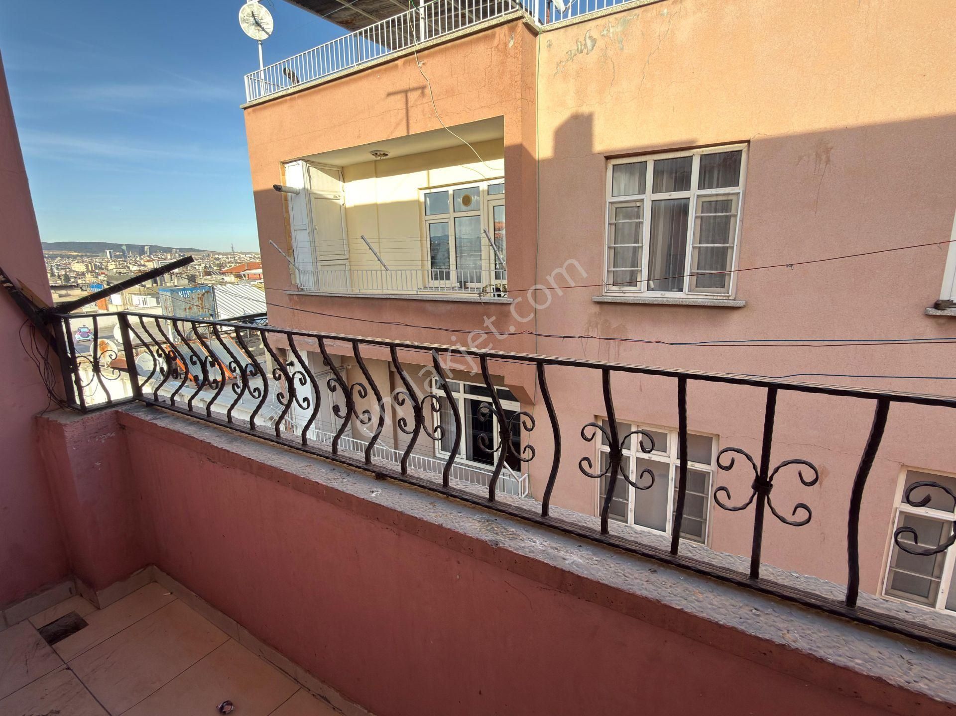 60. Yıl Mahallesi'nde Ana Cadde'de 3+1 Daire Yapı Kayıt Belgeli - Görsel 11