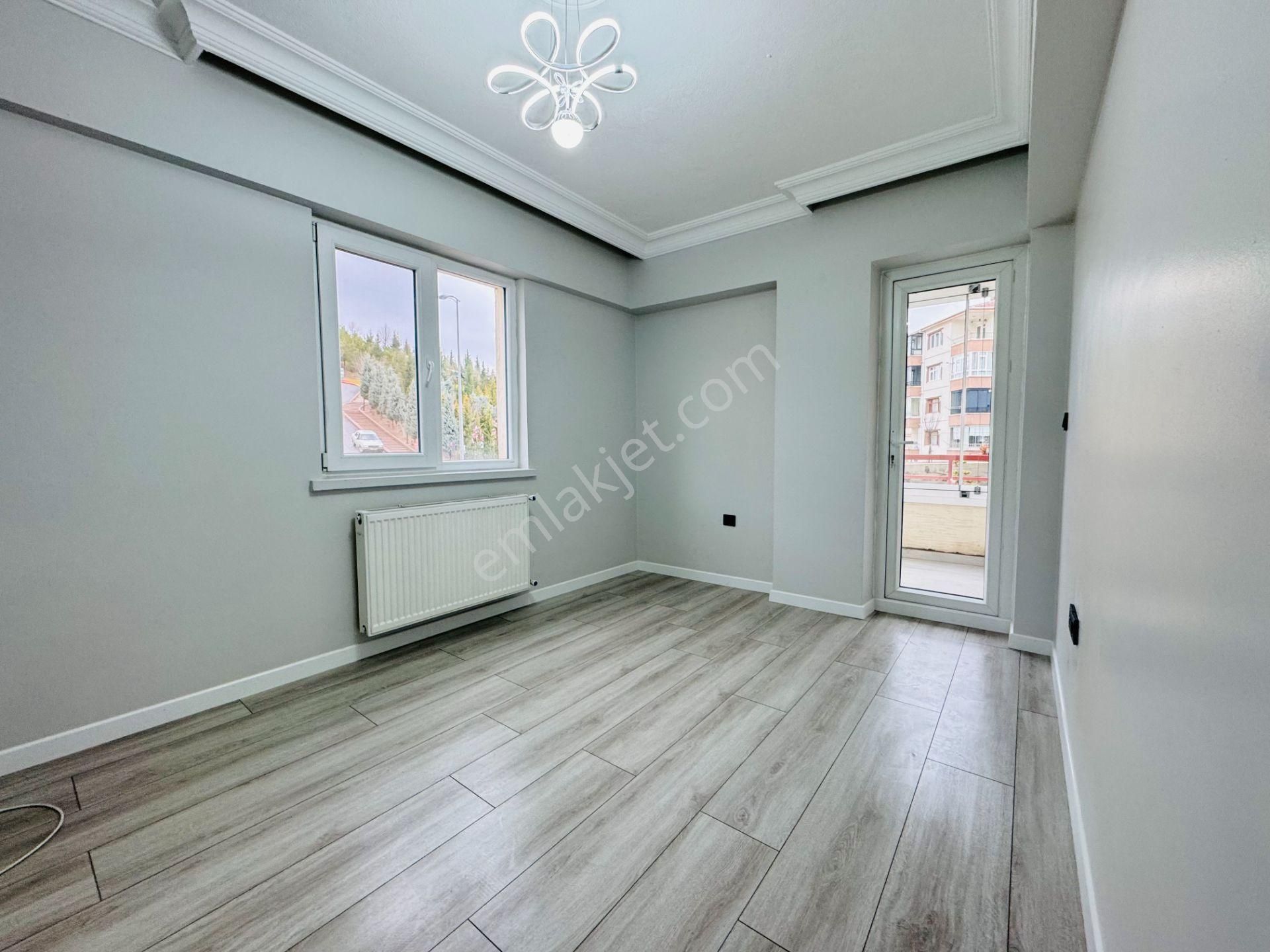 Nam-ak Emlak'tan Okullara Yakın 1.kat Masrafsız Güney Cephe 3+1 Daire - Görsel 14