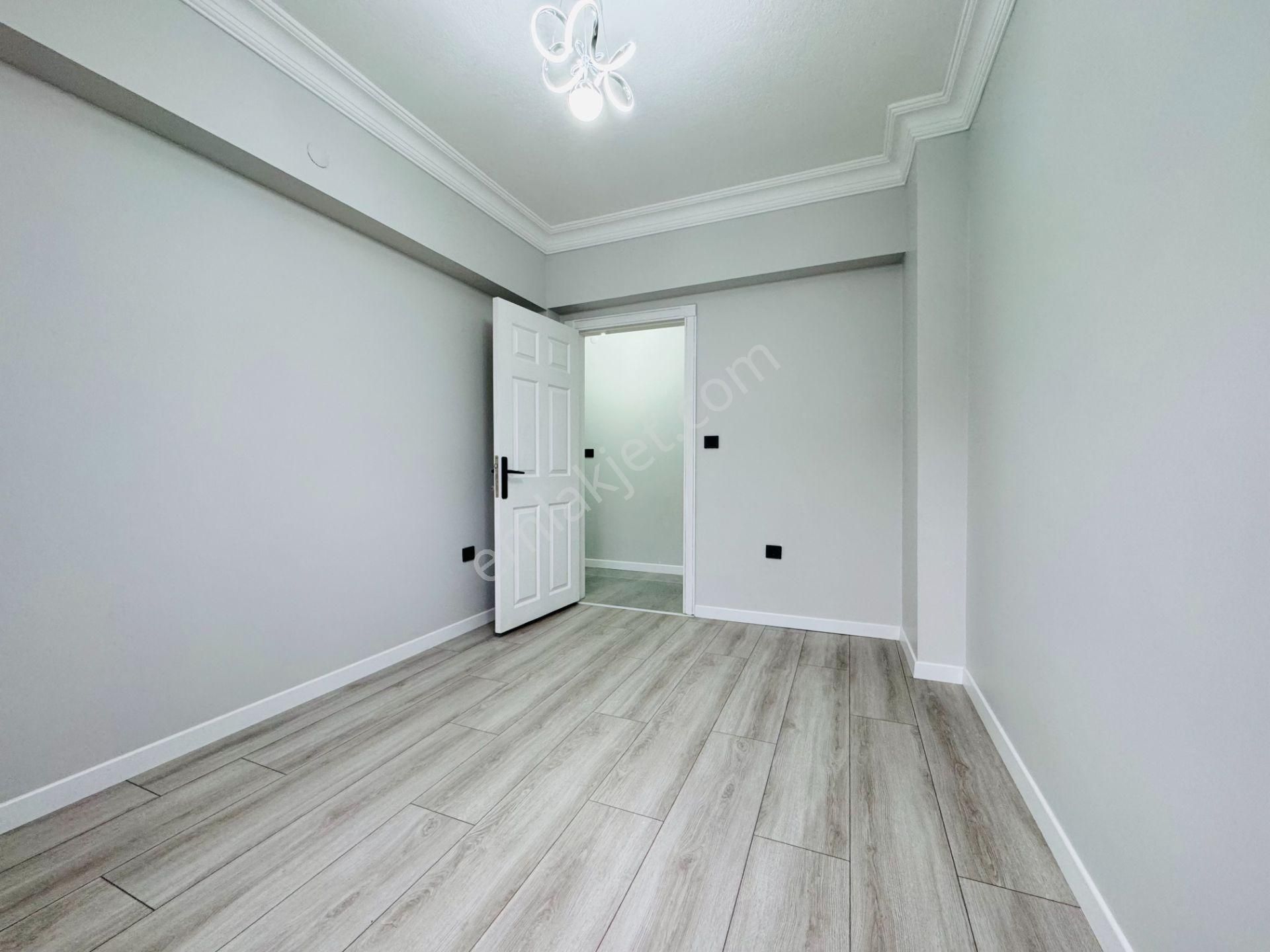 Nam-ak Emlak'tan Okullara Yakın 1.kat Masrafsız Güney Cephe 3+1 Daire - Görsel 13