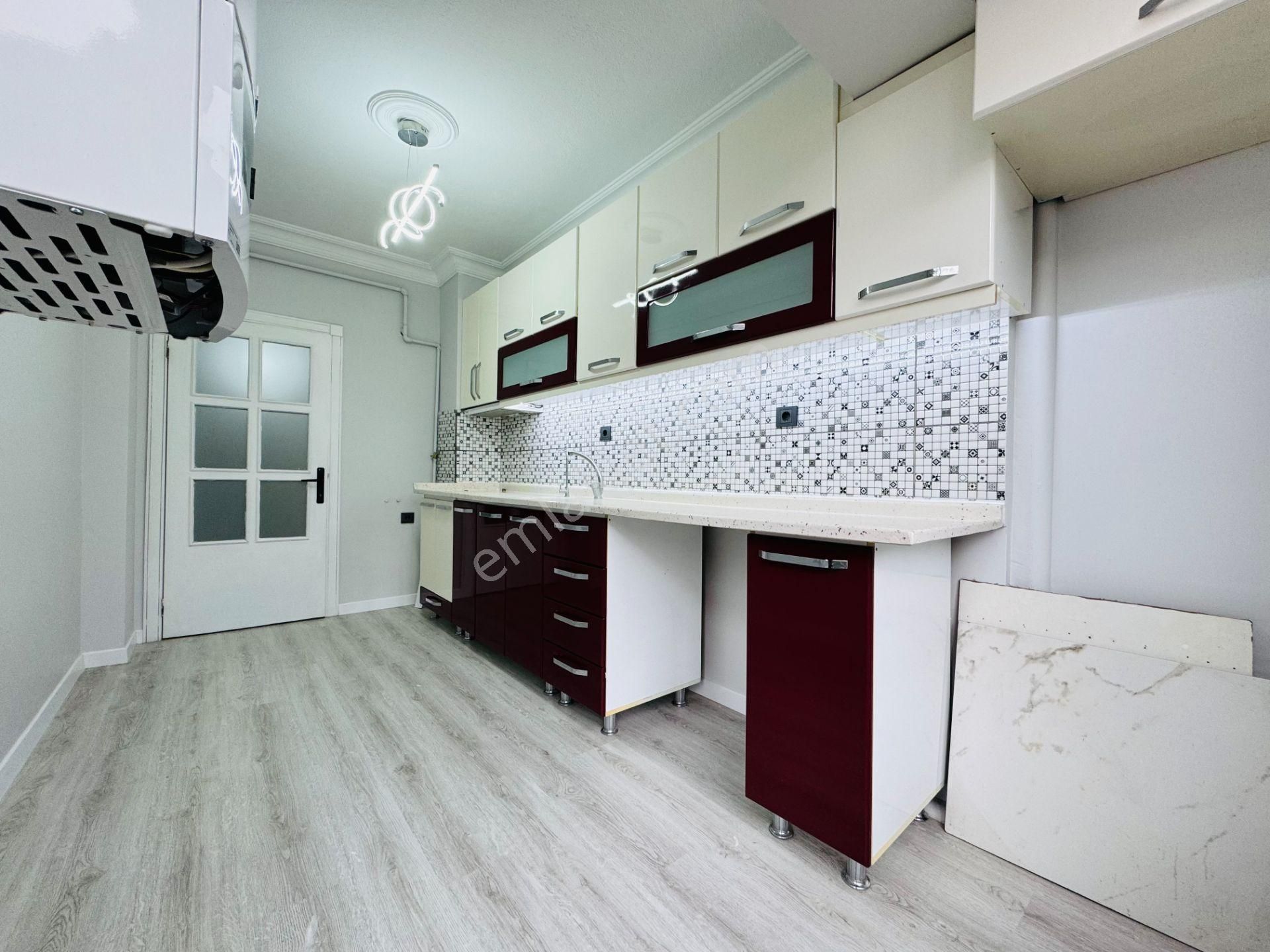 Nam-ak Emlak'tan Okullara Yakın 1.kat Masrafsız Güney Cephe 3+1 Daire - Görsel 4