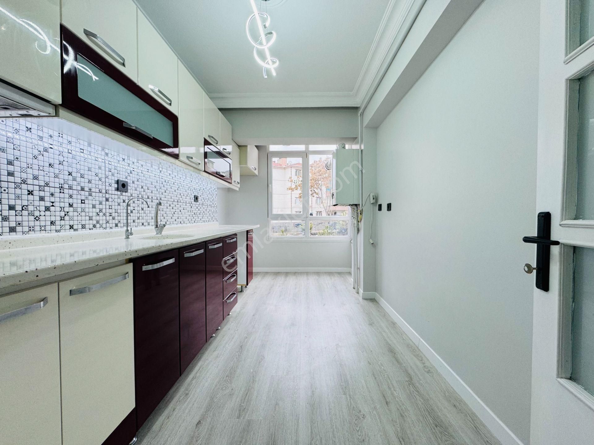 Nam-ak Emlak'tan Okullara Yakın 1.kat Masrafsız Güney Cephe 3+1 Daire - Görsel 3