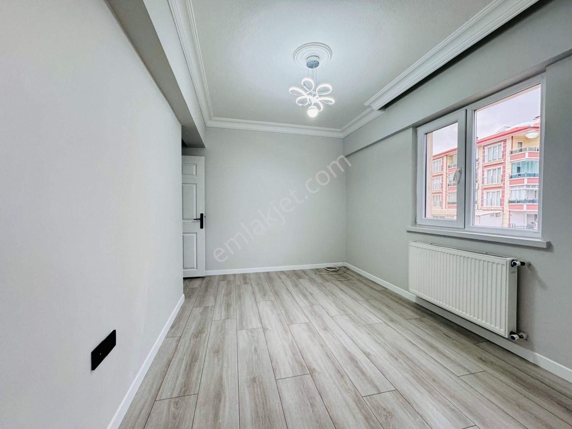 Nam-ak Emlak'tan Okullara Yakın 1.kat Masrafsız Güney Cephe 3+1 Daire - Görsel 17