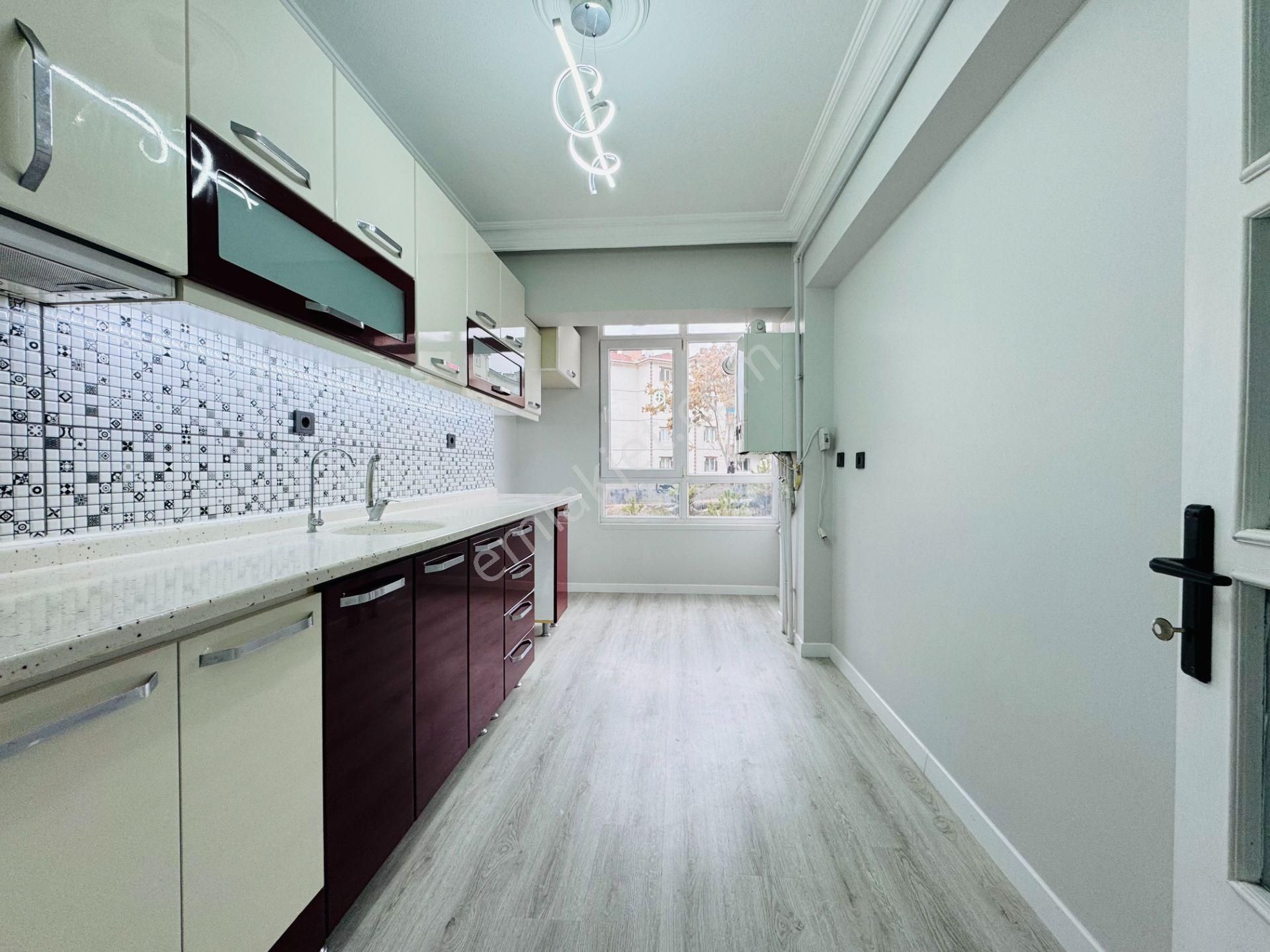 Nam-ak Emlak'tan Okullara Yakın 1.kat Masrafsız Güney Cephe 3+1 Daire