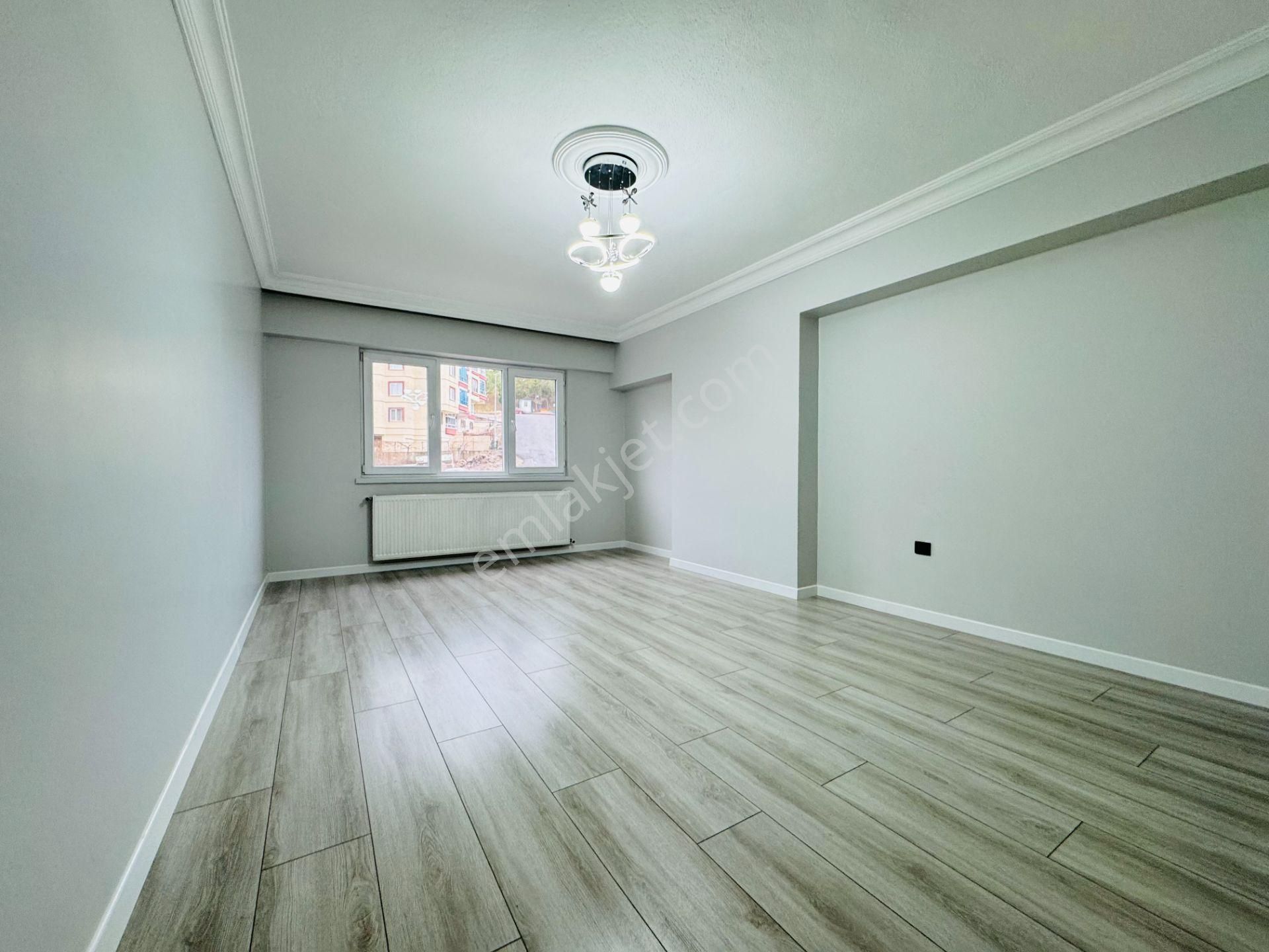 Nam-ak Emlak'tan Okullara Yakın 1.kat Masrafsız Güney Cephe 3+1 Daire - Görsel 8