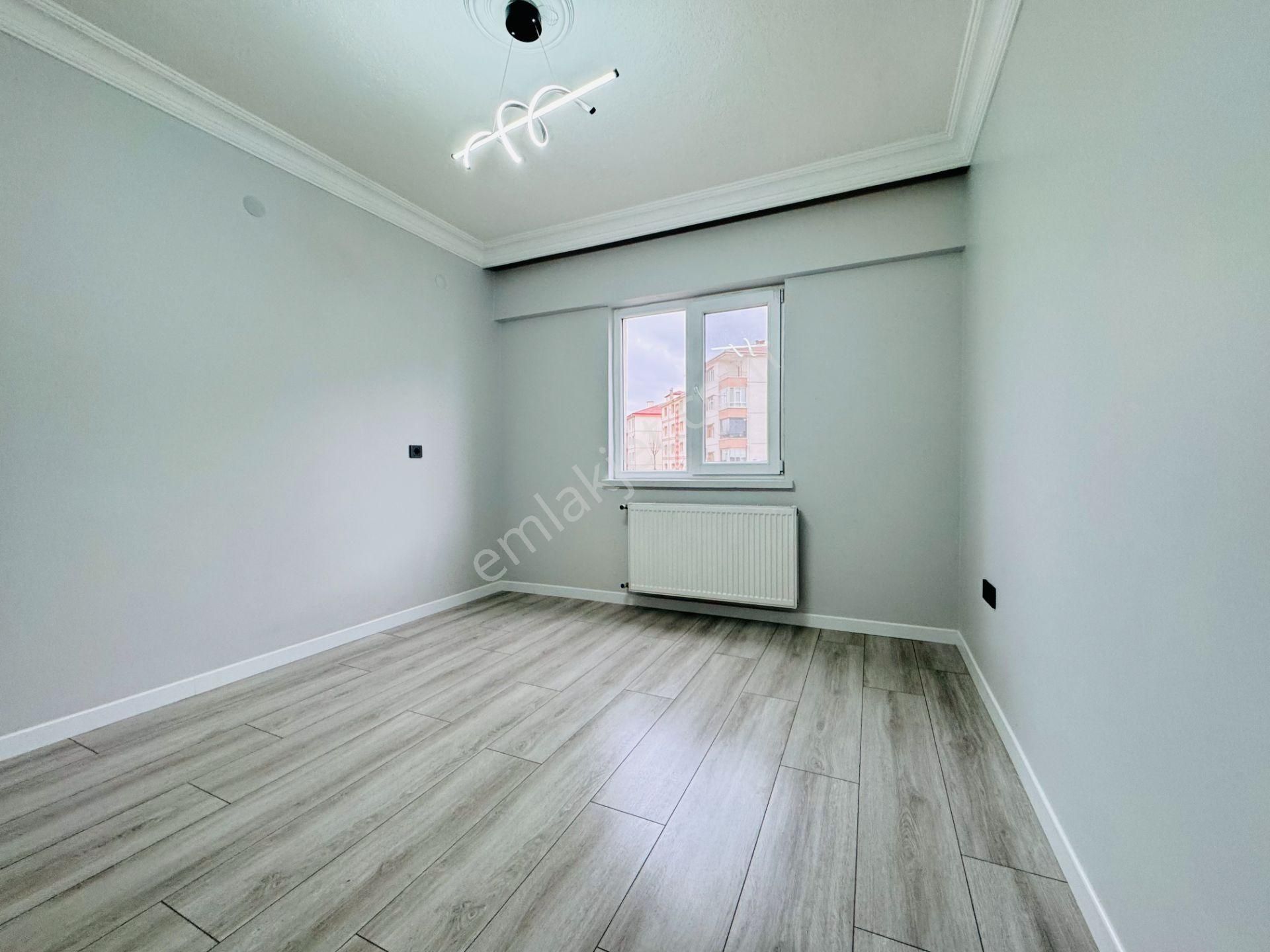 Nam-ak Emlak'tan Okullara Yakın 1.kat Masrafsız Güney Cephe 3+1 Daire - Görsel 22