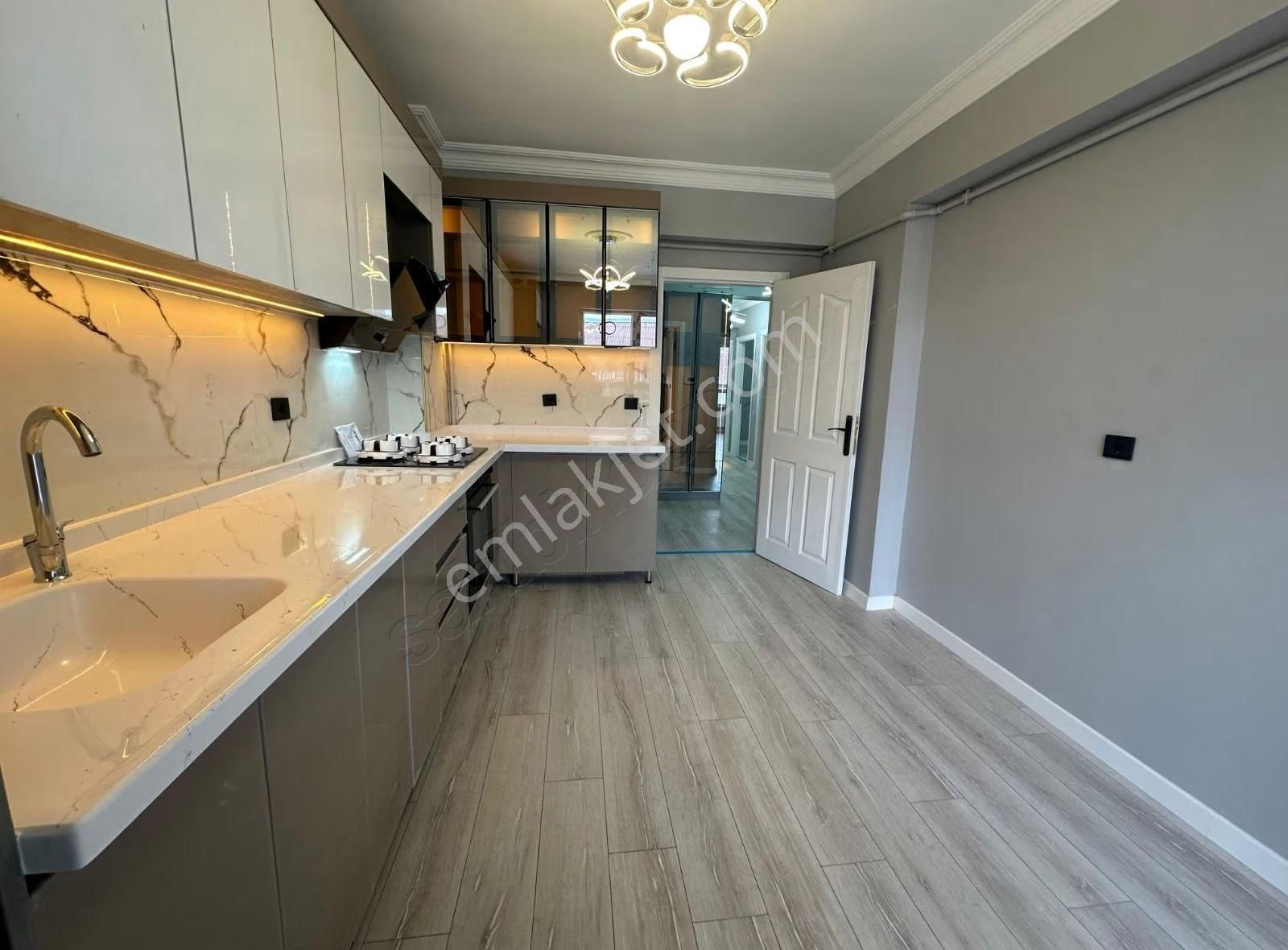 Ascelik"den"demircilerde_3 Kat Konumunda_delux+delux Yapılı_3+1 - Görsel 30