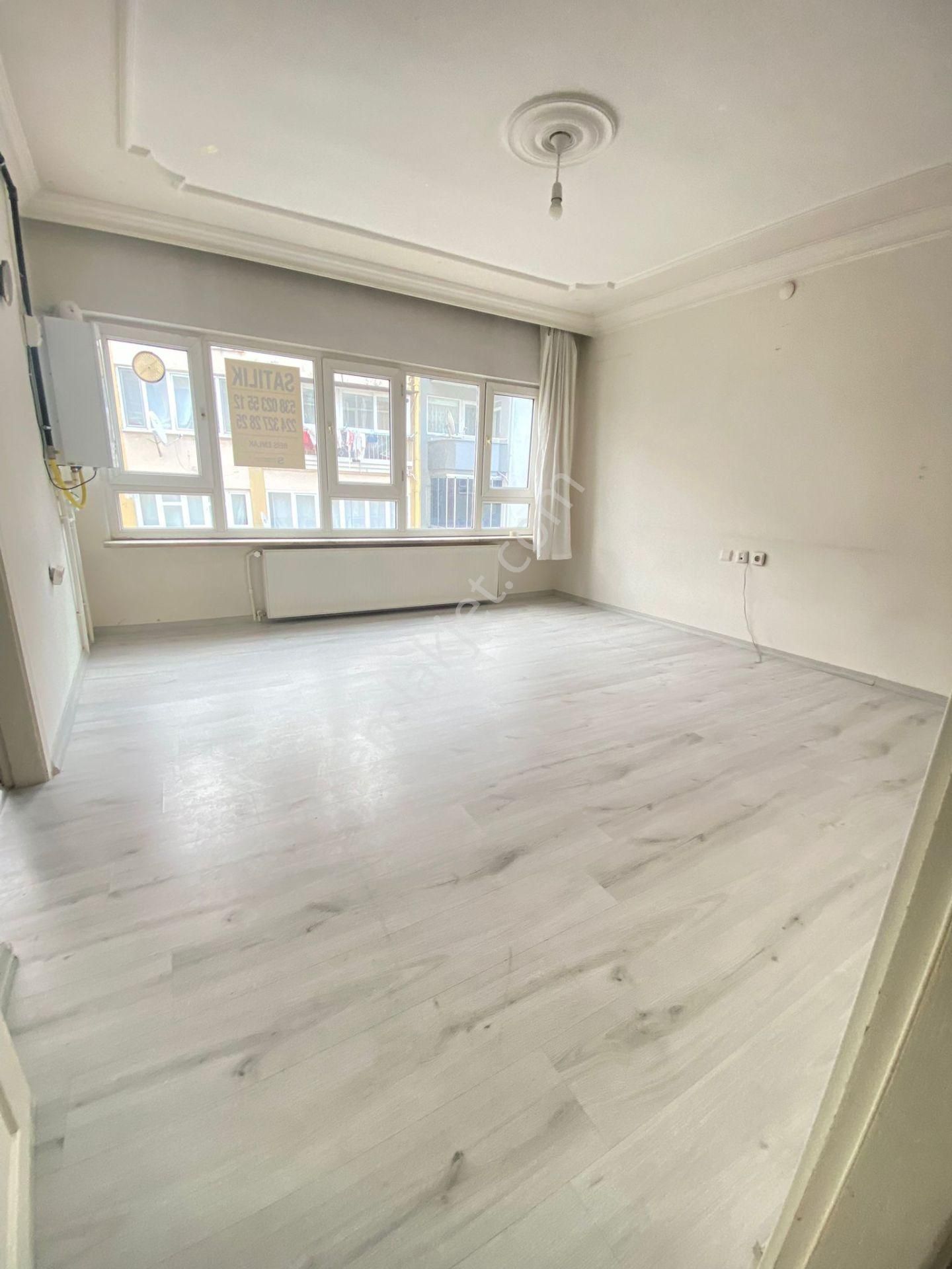 Bursa Yıldırım Yeni Mahallede 2+1 85m2 3.(arakat) Kombili Manzaralı