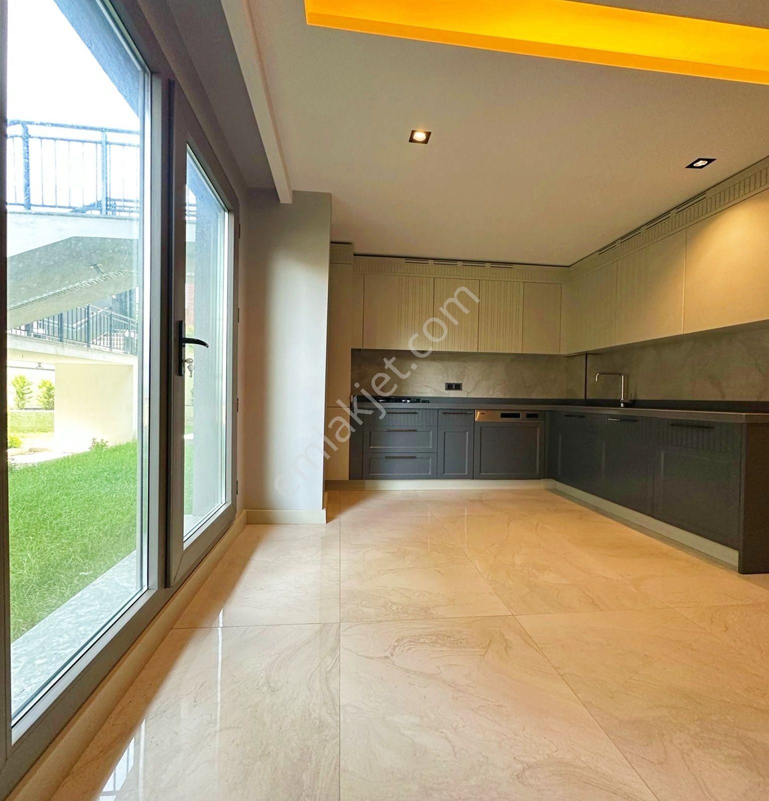 Beylikdüzü Kavaklı'da 3+1 Müstakil Bahçeli Villa Tadında Daire - Görsel 11