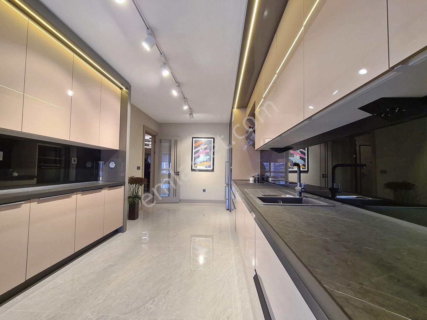 Pursaklar Mehmet Zengin Emlak'tan Kapalı Havuzlu Kapalı Otoparklı 7/24 Güvenliki 8.kat 4+1 - Görsel 4