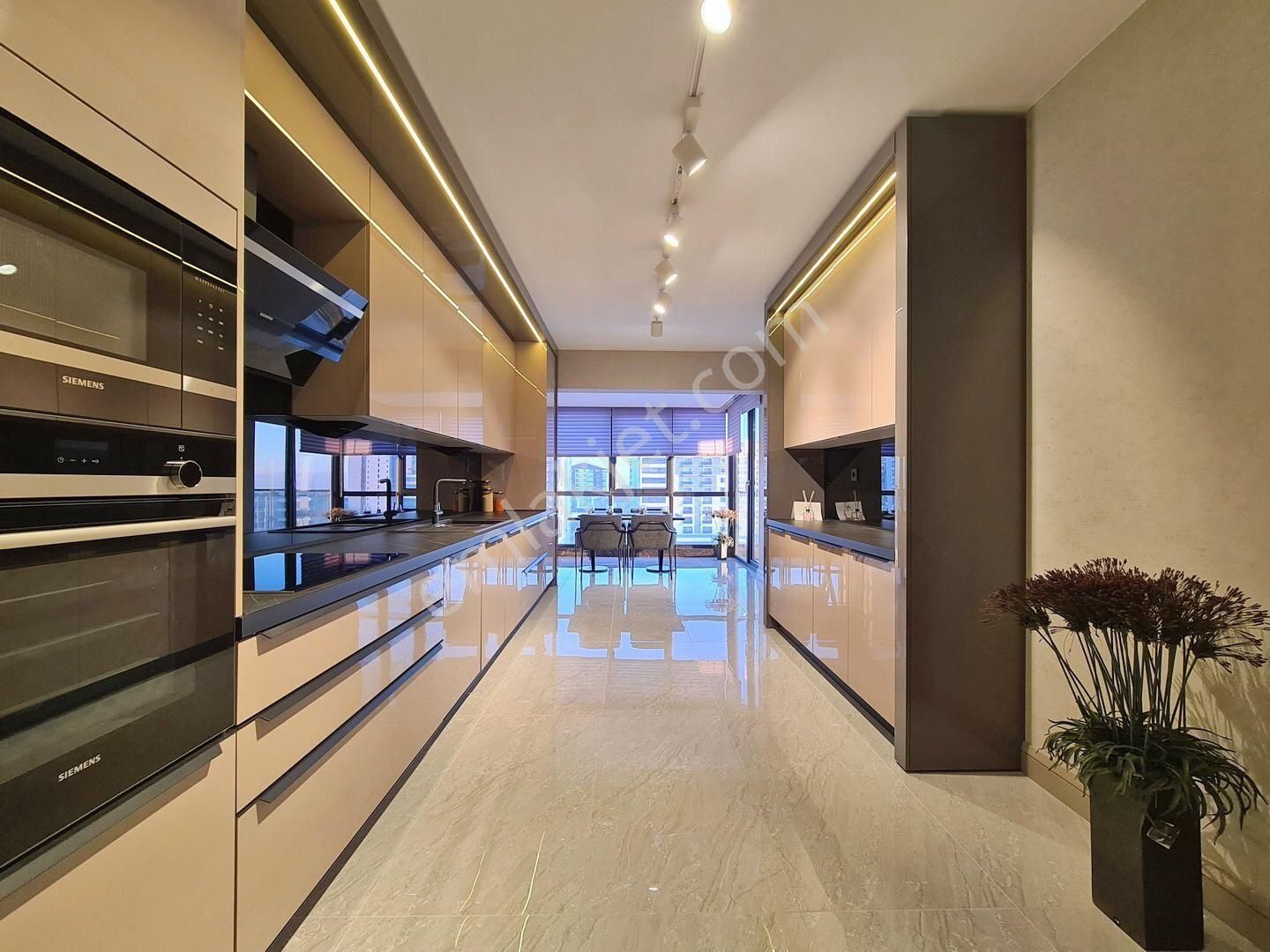 Pursaklar Mehmet Zengin Emlak'tan Kapalı Havuzlu Kapalı Otoparklı 7/24 Güvenliki 8.kat 4+1 - Görsel 2