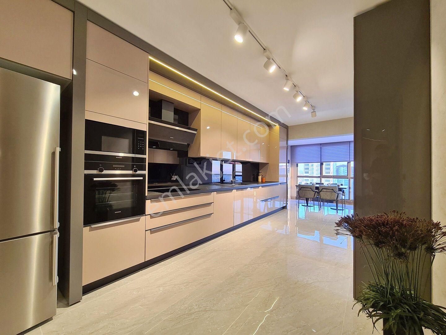 Pursaklar Mehmet Zengin Emlak'tan Kapalı Havuzlu Kapalı Otoparklı 7/24 Güvenliki 8.kat 4+1 - Görsel 3