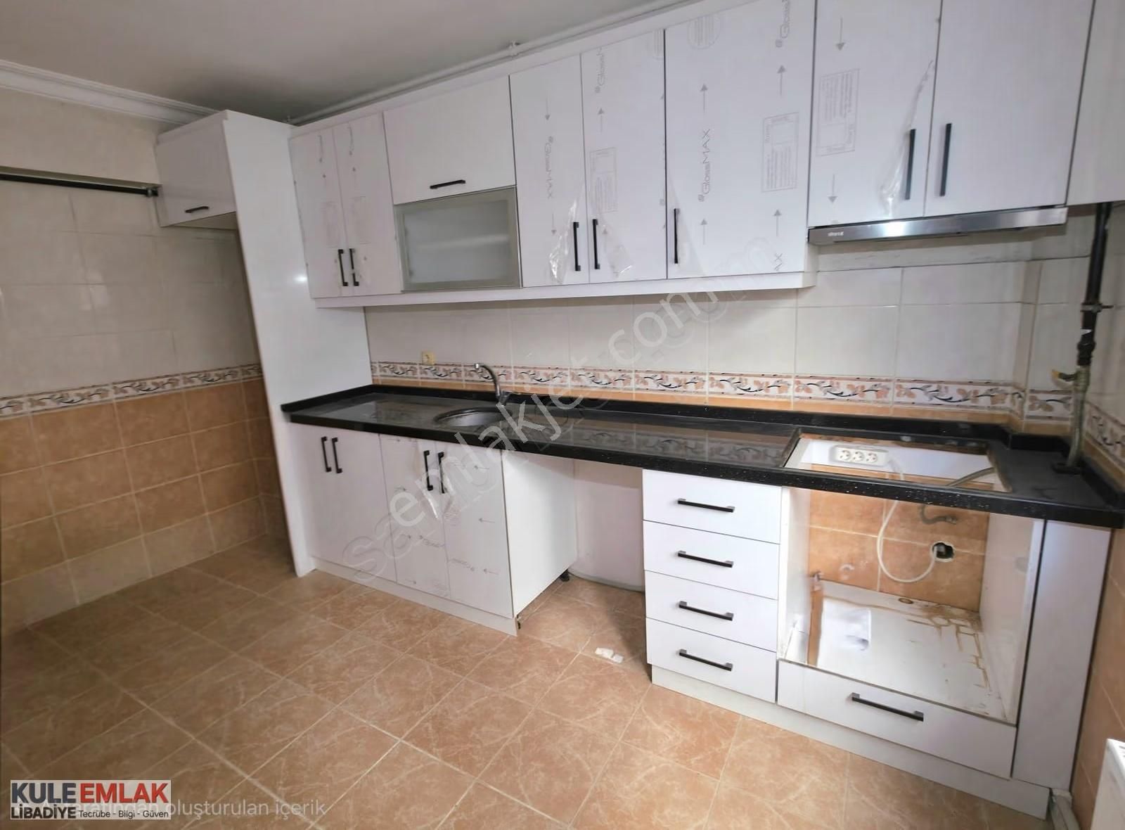 Yunus Emre Caddesi'nde Devasa Büyüklükde Kiralık 3+1 Daire - Görsel 4