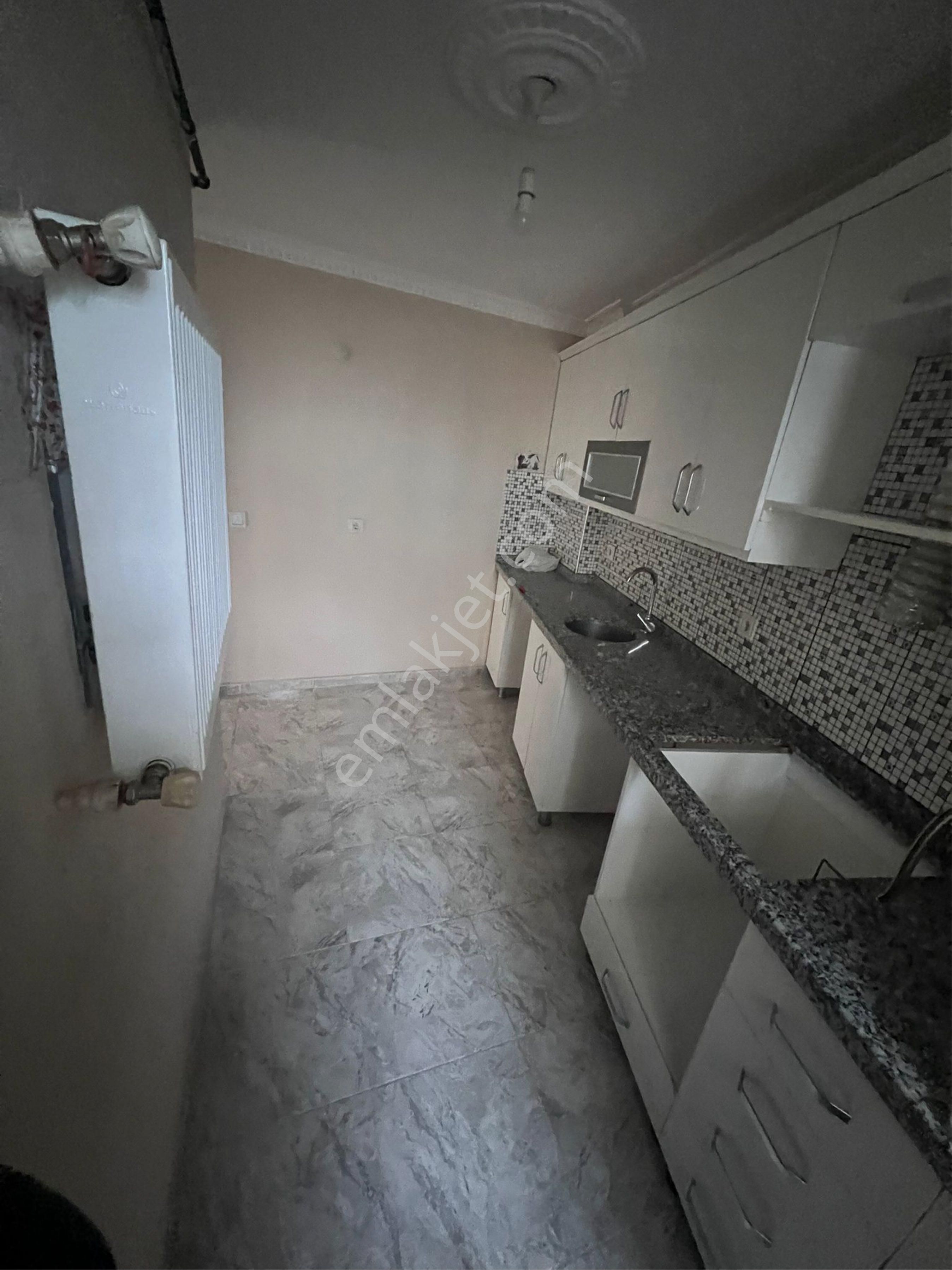 Sultançiftliği Mah 2+1 90 M2 3. Kat Tramvaya 1 Dk Asansörlü Kiralık Daire - Görsel 8