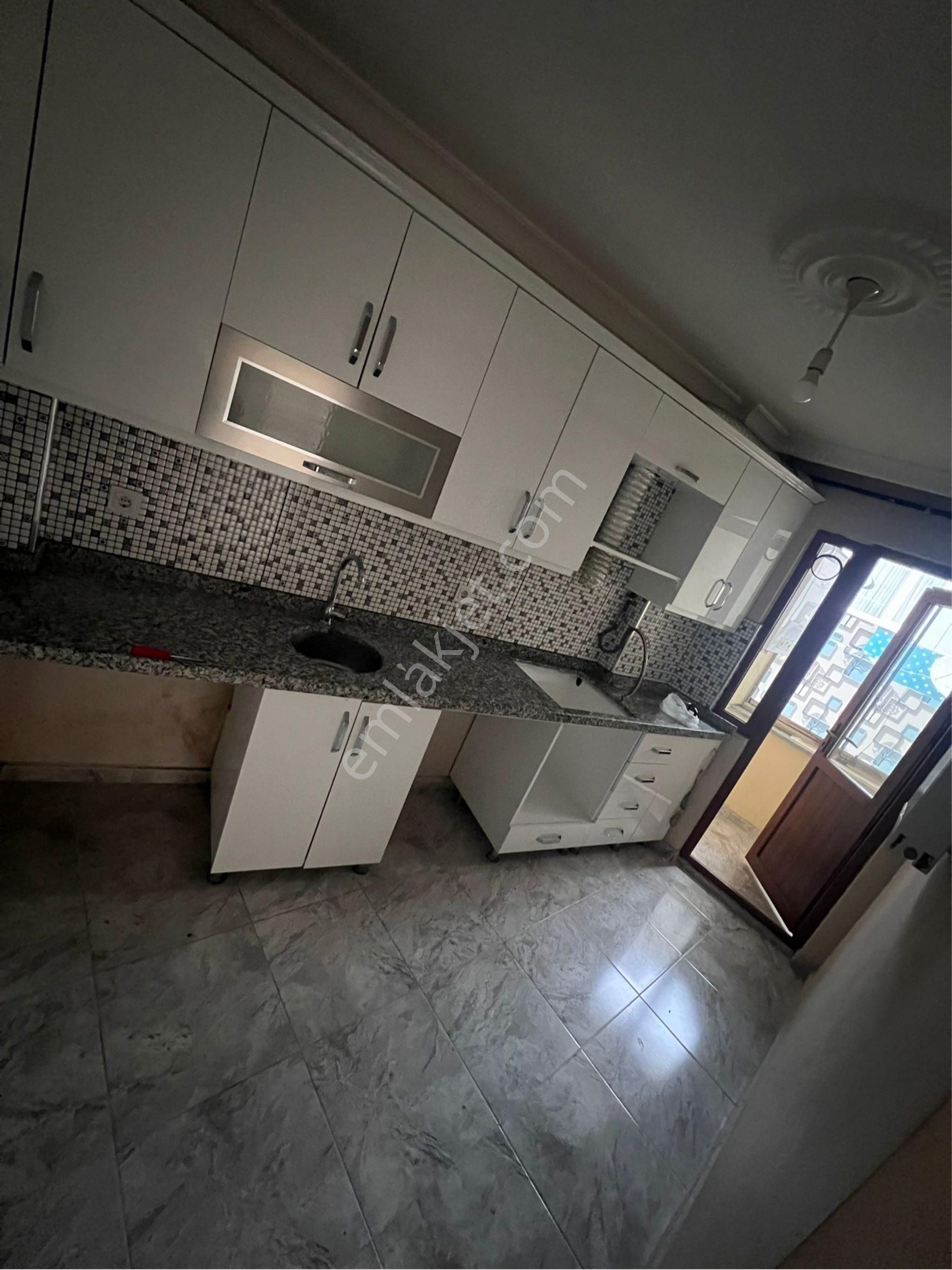 Sultançiftliği Mah 2+1 90 M2 3. Kat Tramvaya 1 Dk Asansörlü Kiralık Daire - Görsel 4