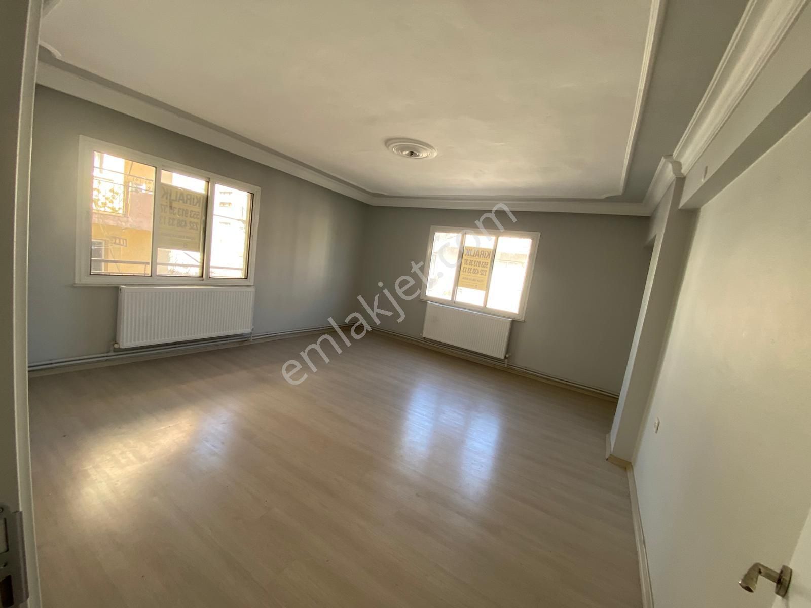 Buca Kozağaç Mah.de Hasanağa Bahçesi Yakını 3+1 120m2 Dgazlı Arakat Bakımlı Kiralık Daire