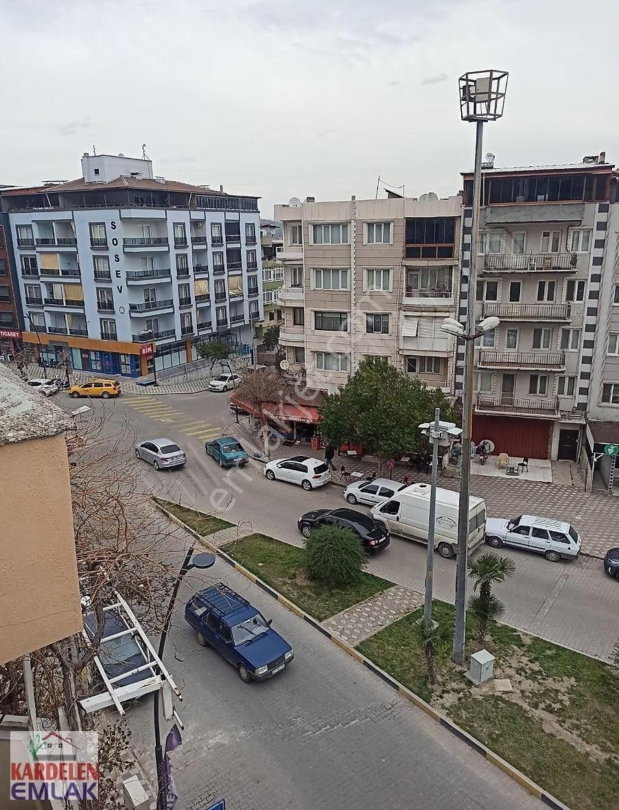 Soma Faik Usta'da Satılık 2+1 Daire Bakımlı Ve Konum Avantajlı - Görsel 3