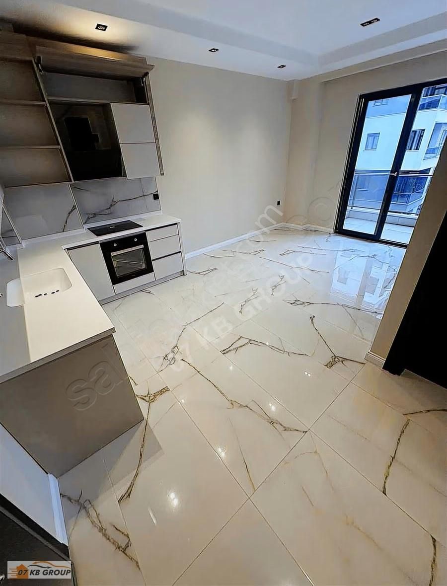 Antalya Nefes Bahçede Arakat K.otoparklı 1+1 Yerden Isıtmalı