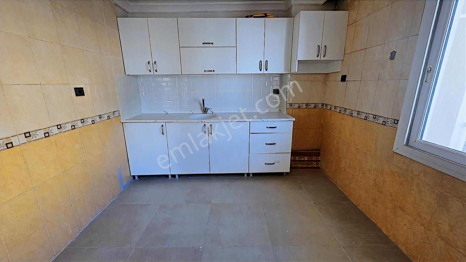 Bozyaka Kapalı Pazar Yerine 1 Dakika Mesafede Ferah Köşe Daire - Görsel 5