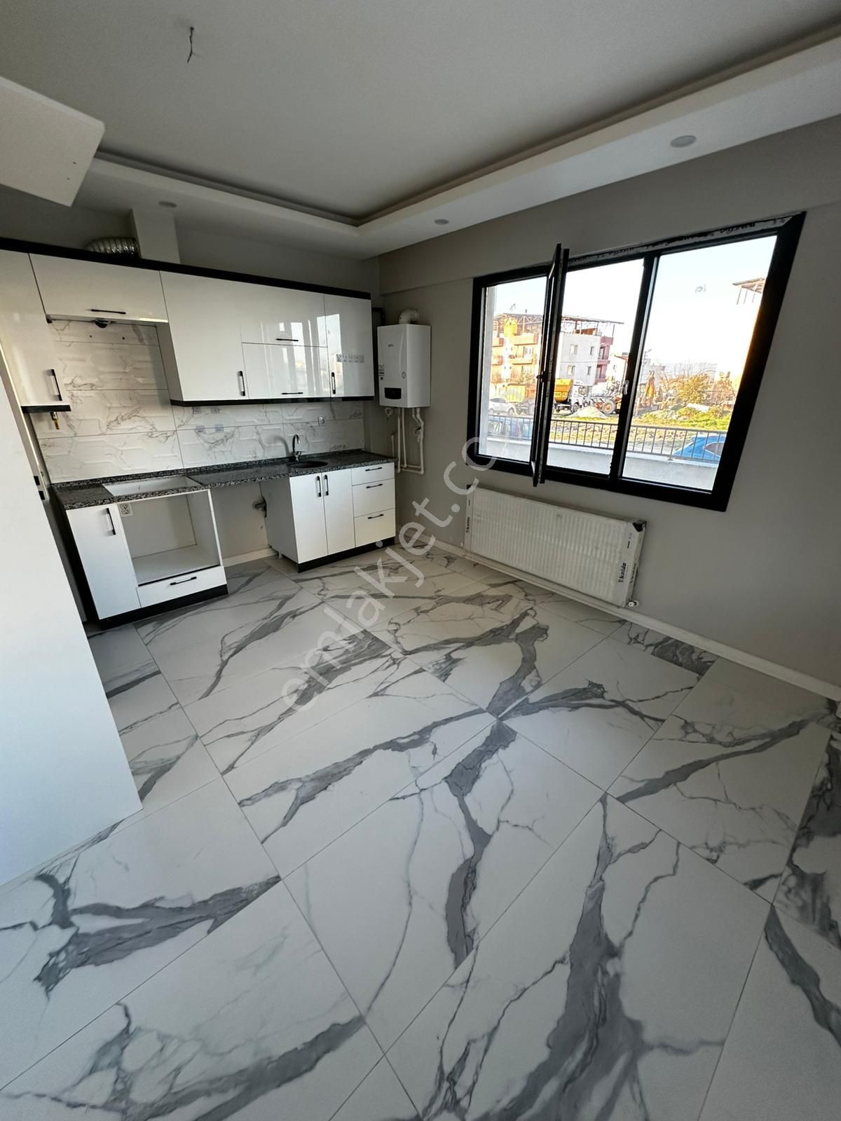 🏡ahmet Bedevi Mahallesi 🏡 ✅2+1 90m2 3 Katlının Zemin Katı ❇️açık Mutfak Petek Kombili